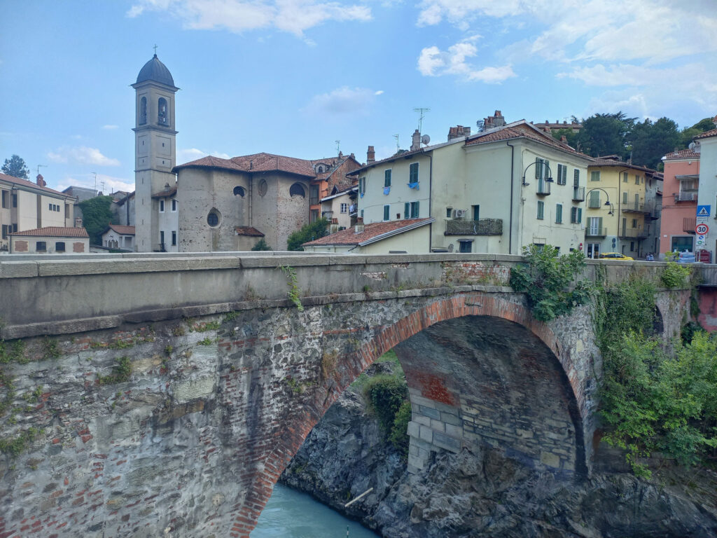 rímsky most v Pont-Saint-Martin vo Valle d'Aosta nad riekou Lys